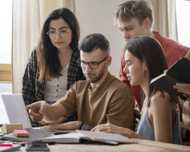 Researcher using French transcription services to precisely document focus groups and research interviews for analysis.