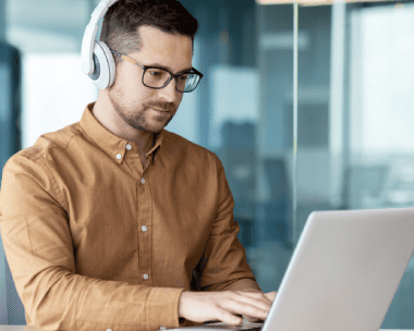 Customer benefiting from secure, confidential Japanese transcription services guaranteeing data integrity and privacy.