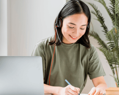 Customer uses manual Vietnamese transcription services, accurately capturing regional slang and complex tonal language nuances.