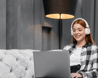 User benefiting from polish transcription services offering swift turnaround for urgent document submission needs.