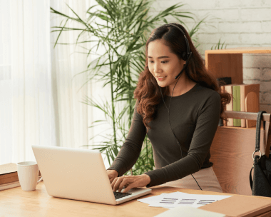 A professional technical support operator with a headset, ensuring reliable solutions for Chinese transcription services.